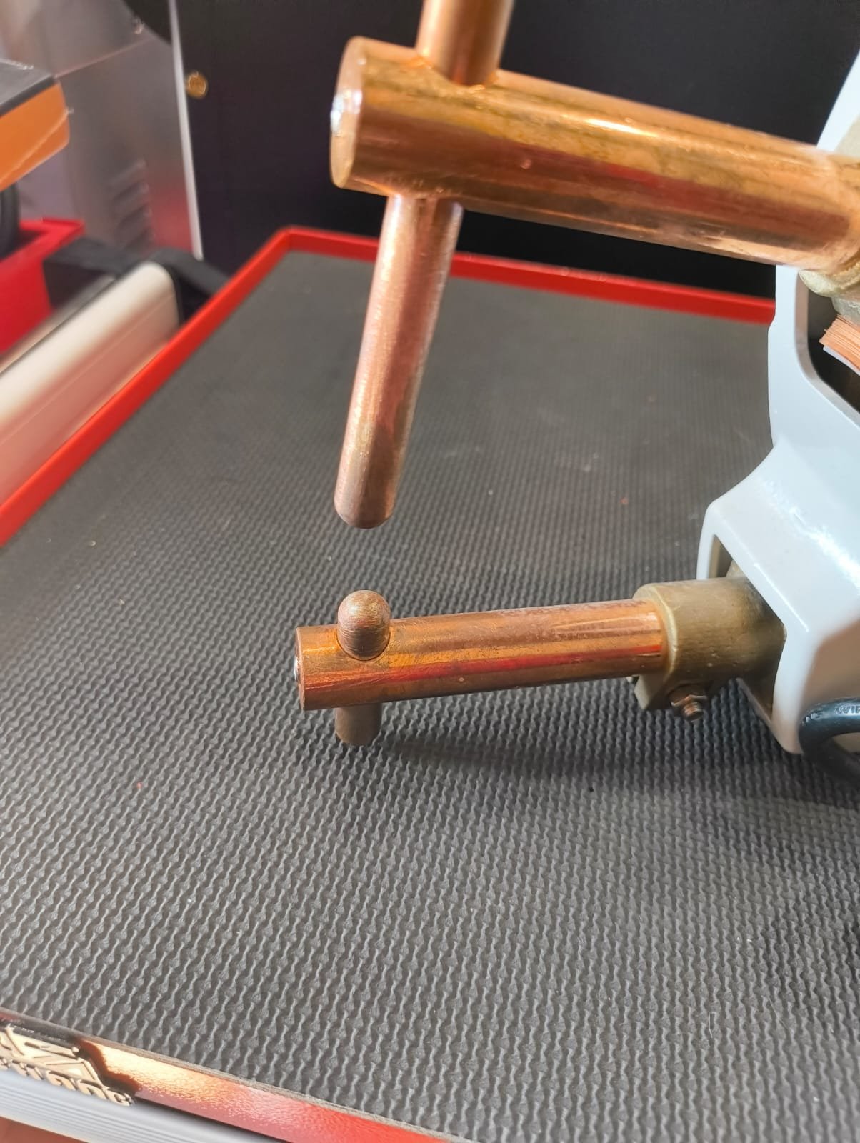 Double-sided spot welding machine (Kempi)