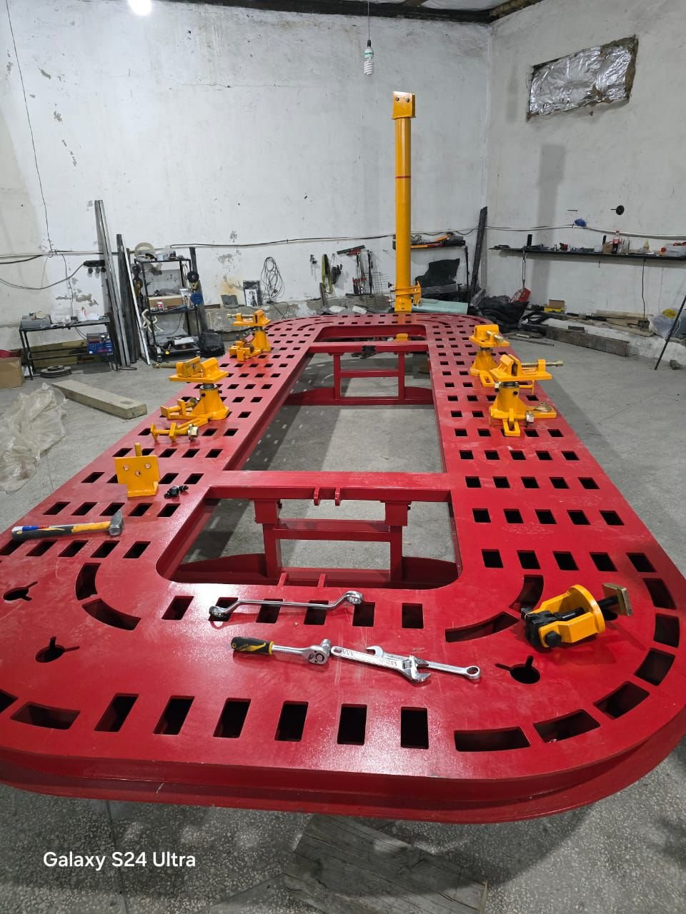 An inclined type of stretcher was erected