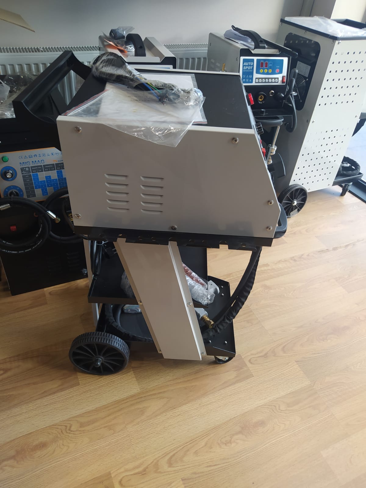 Point crimp puller for steel frame